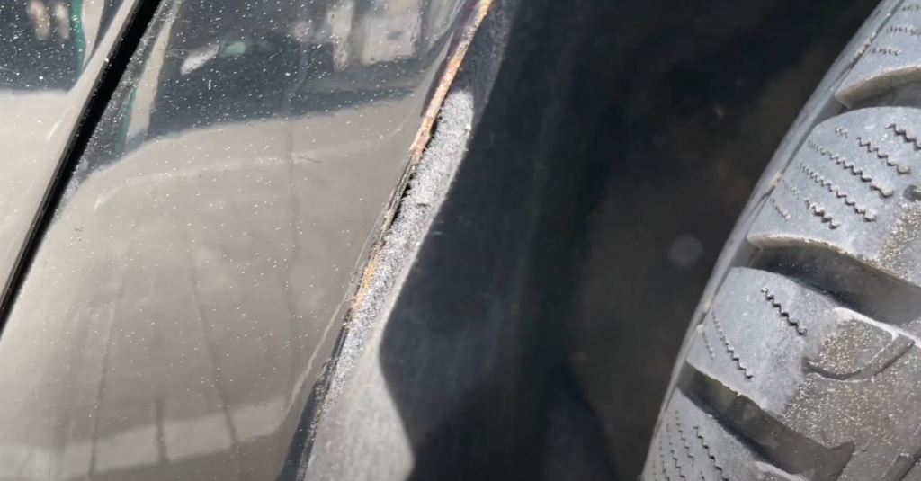    Ржавчина на задней арке автомобиля 2015 года выпуска. Фото: Youtube.com
